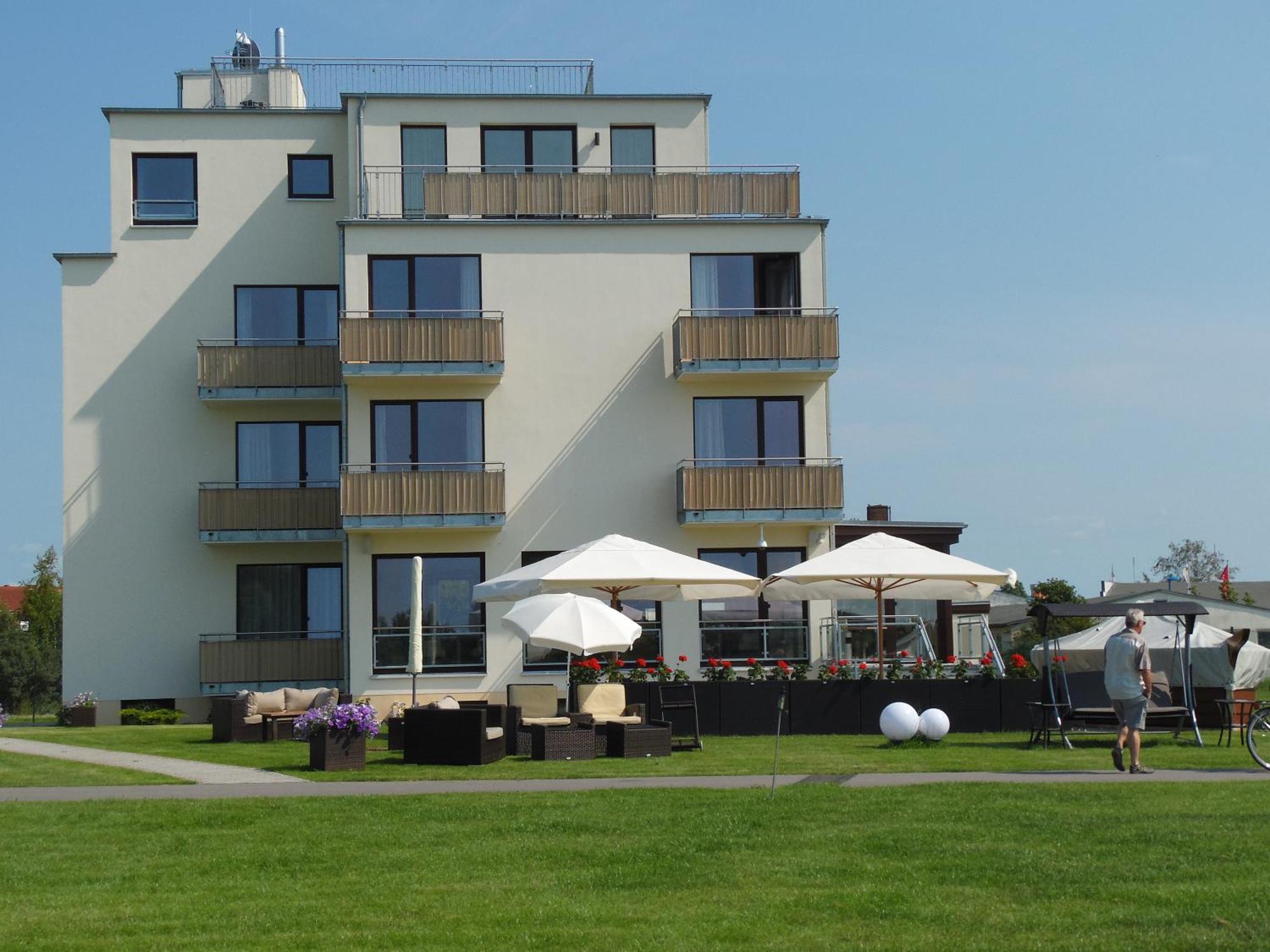 רוסטוק Hotel Warnow מראה חיצוני תמונה