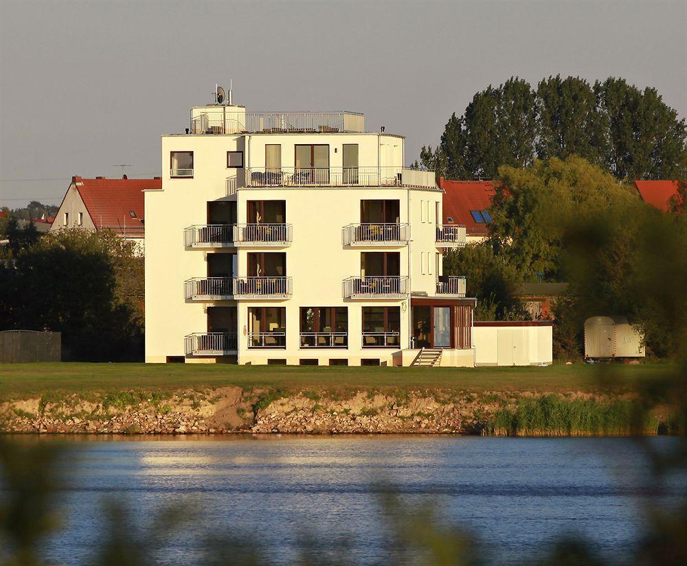 רוסטוק Hotel Warnow מראה חיצוני תמונה