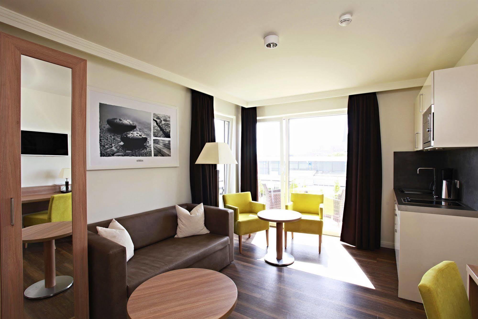רוסטוק Hotel Warnow מראה חיצוני תמונה