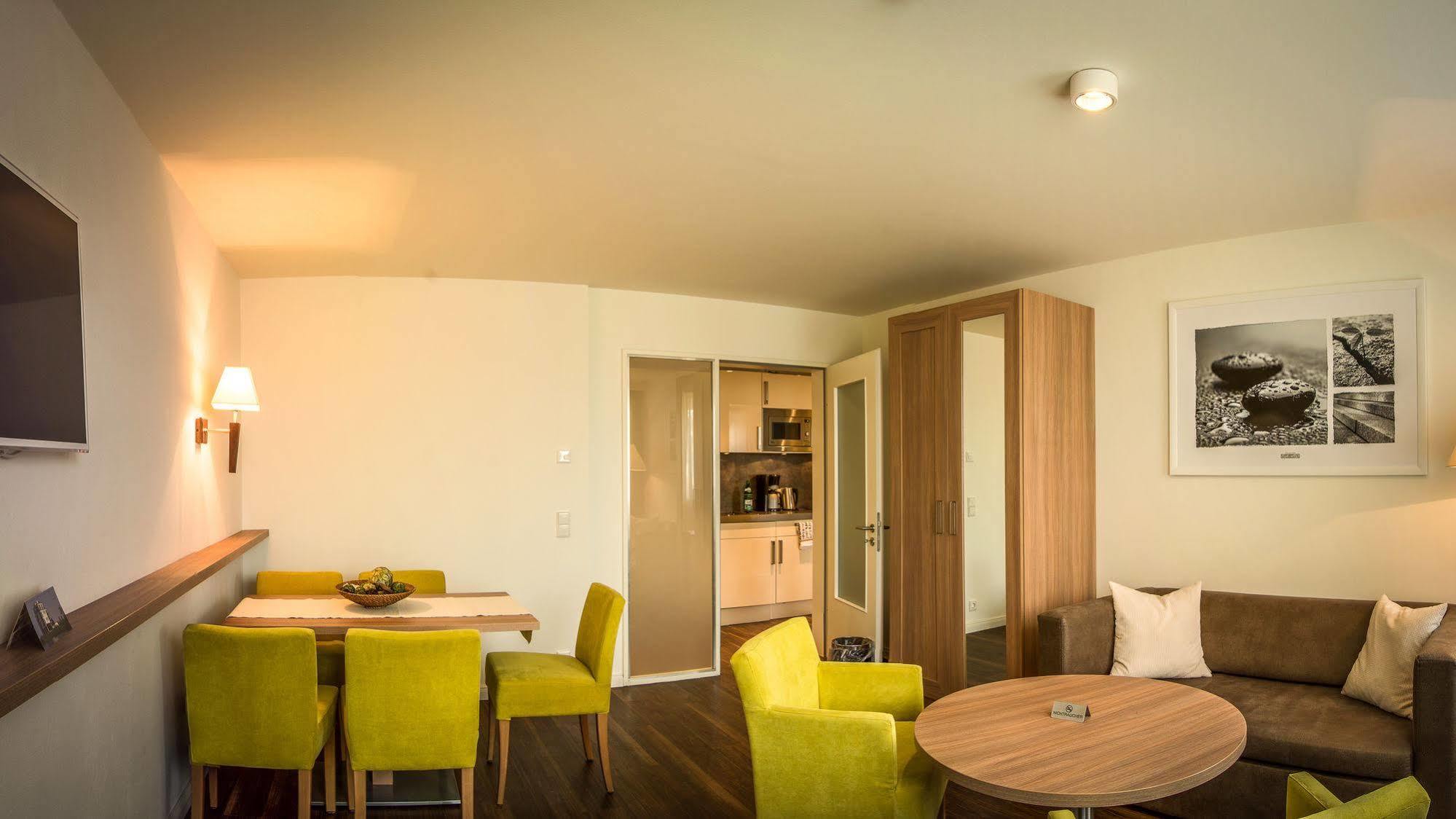 רוסטוק Hotel Warnow מראה חיצוני תמונה