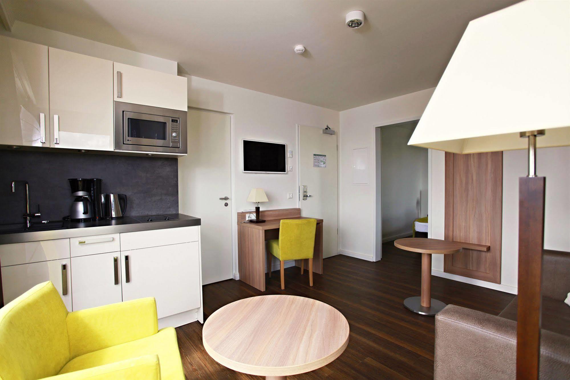 רוסטוק Hotel Warnow מראה חיצוני תמונה