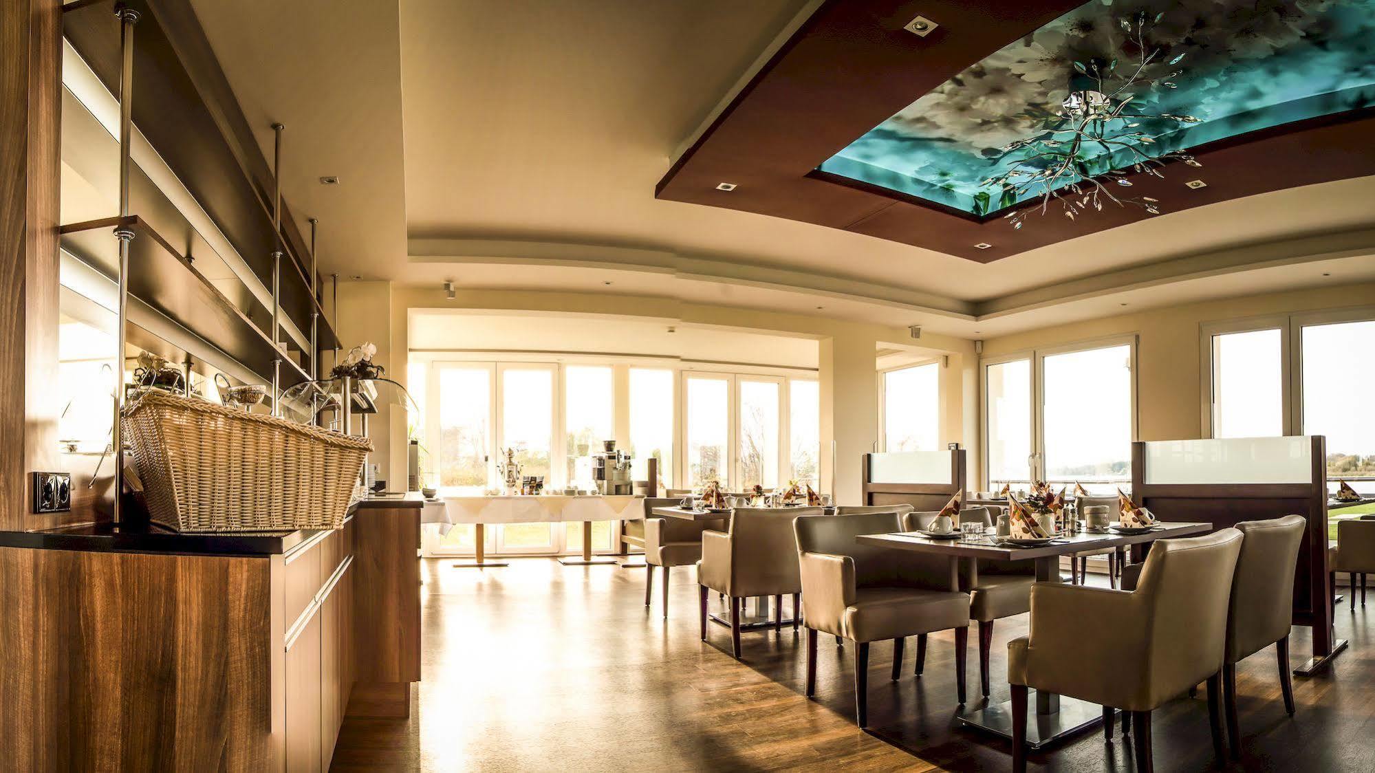 רוסטוק Hotel Warnow מראה חיצוני תמונה