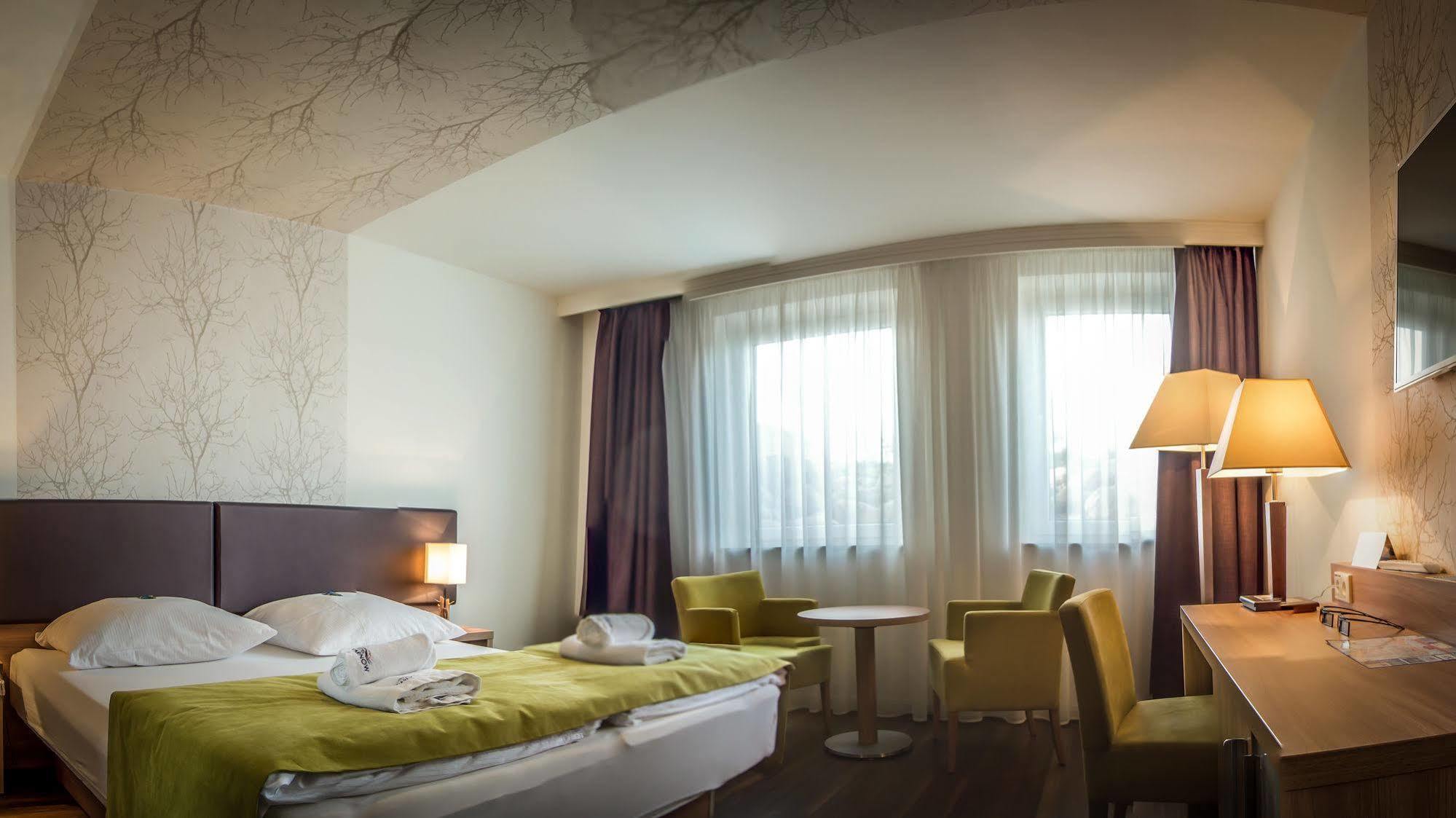 רוסטוק Hotel Warnow מראה חיצוני תמונה