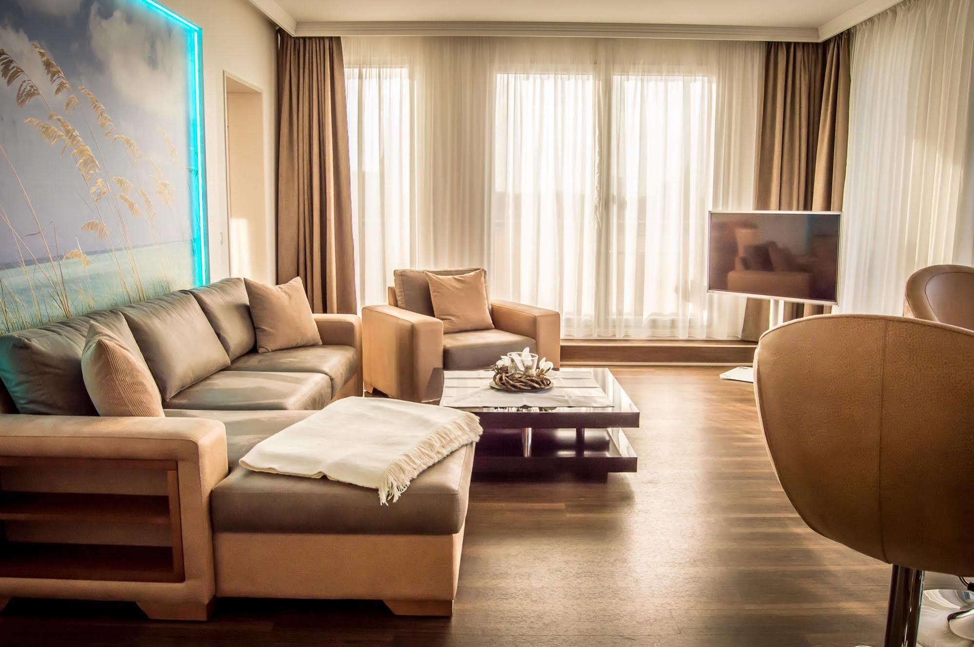 רוסטוק Hotel Warnow מראה חיצוני תמונה