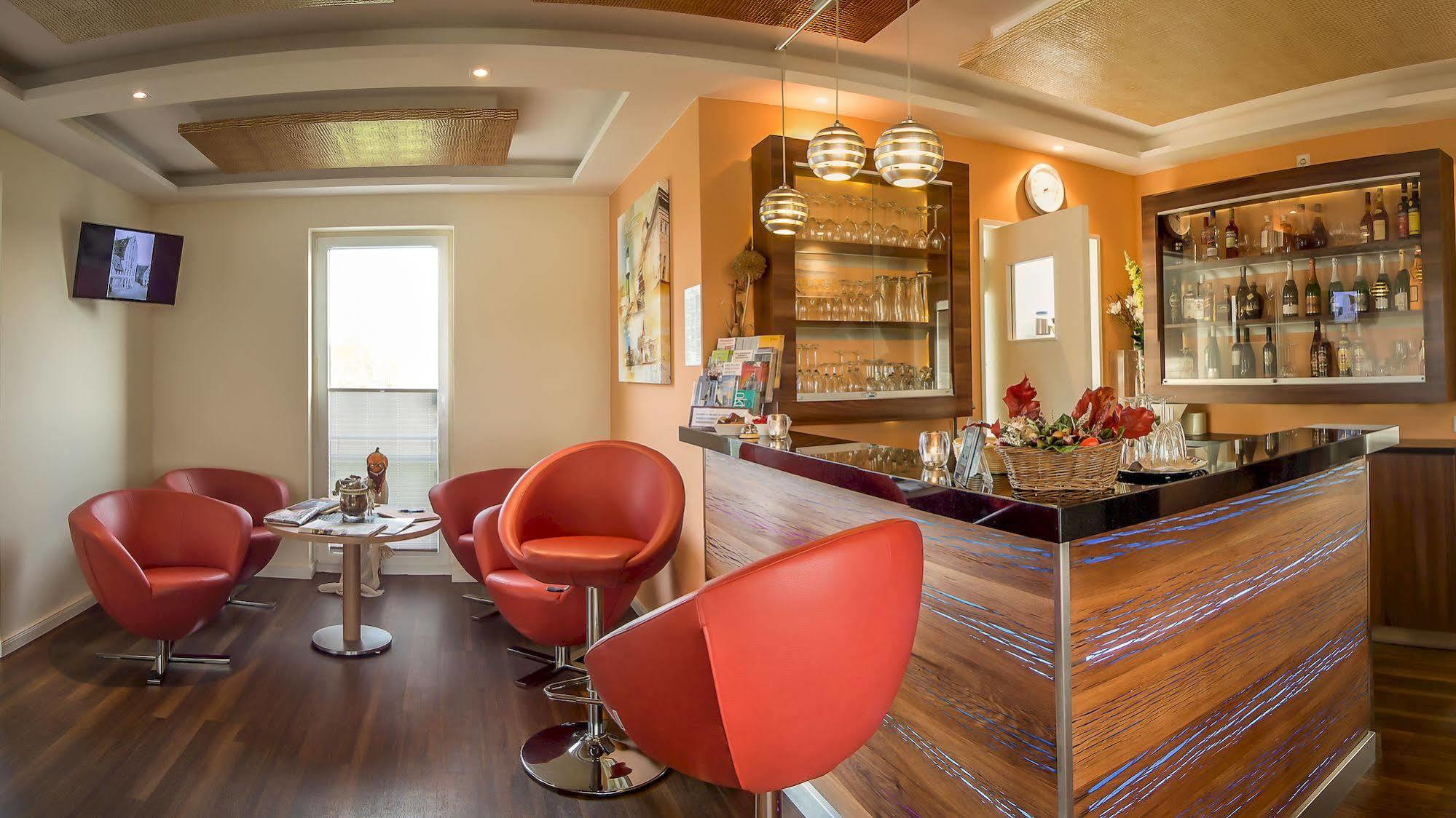 רוסטוק Hotel Warnow מראה חיצוני תמונה